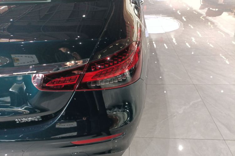 奔驰E级 2021款 改款 E 300 L 运动豪华型车身外观6006
