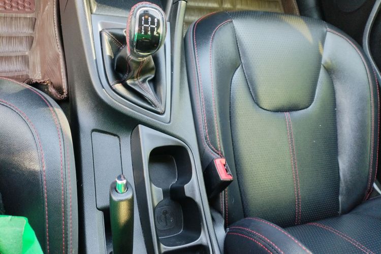 奇瑞 艾瑞泽5 2017款 1.5L 手动豪华版中控内饰18