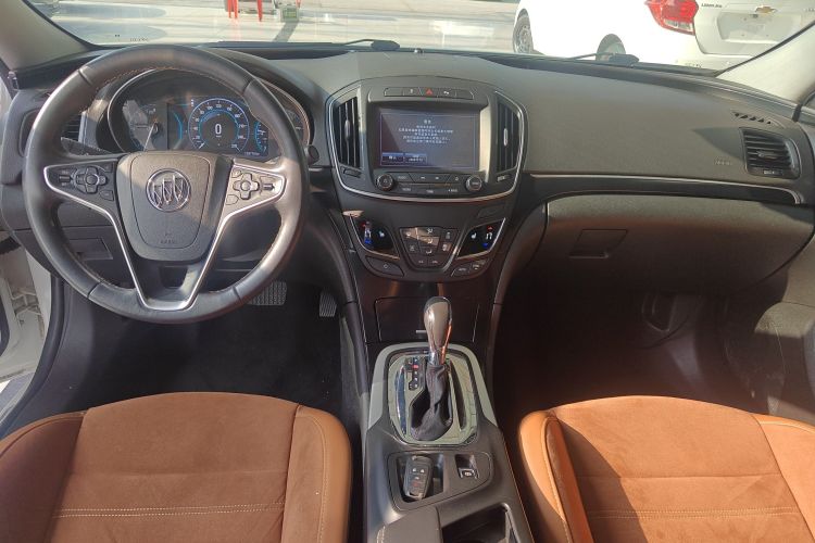 别克 君威 2015款 1.6T 精英技术型中控内饰12