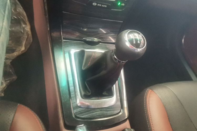 比亚迪 速锐 2016款 1.5L 手动精英型中控内饰18