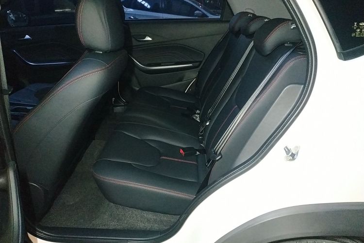 奇瑞 瑞虎3X 2021款 钻石版 1.5L CVT 3克拉中控内饰21