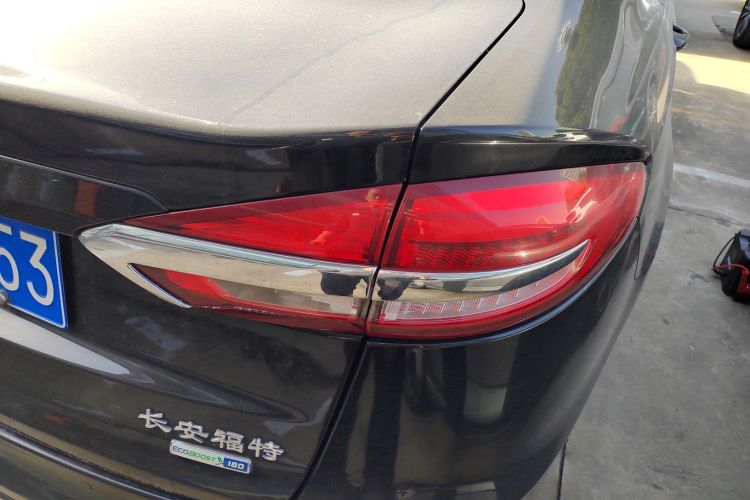 福特 蒙迪欧 2018款 EcoBoost 180 智控时尚型 国V车身外观9