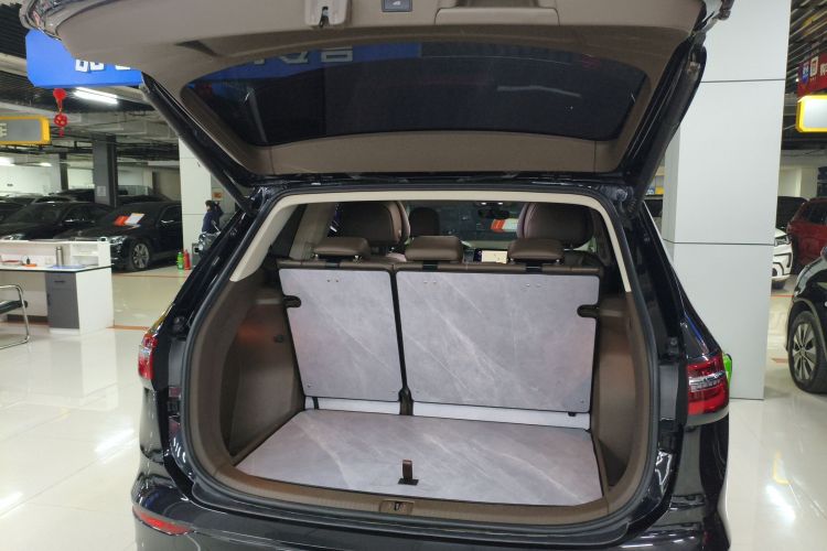 大众 威然 2024款 380TSI 尊贵版机舱底盘23