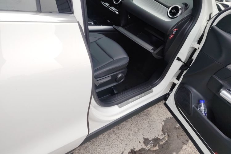 奔驰GLA 2023款 GLA 200局部细节9005