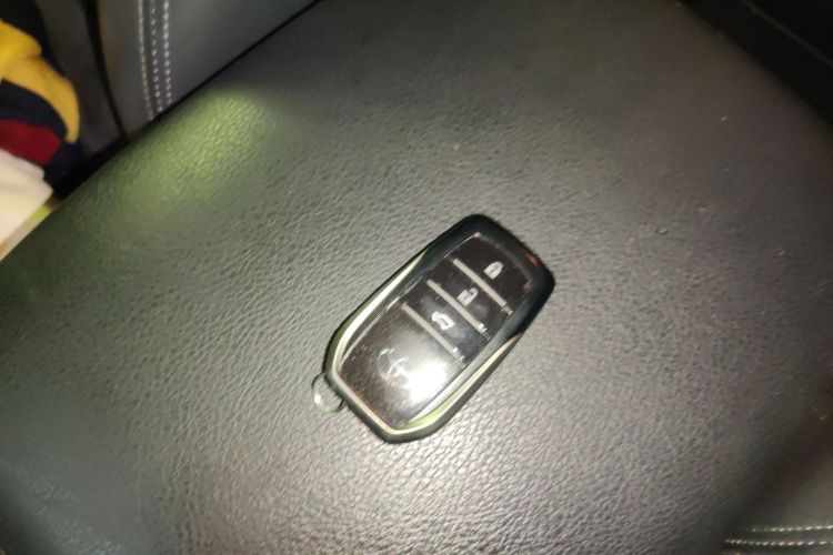 丰田 普拉多 2015款 2.7L 自动标准版中控内饰7001