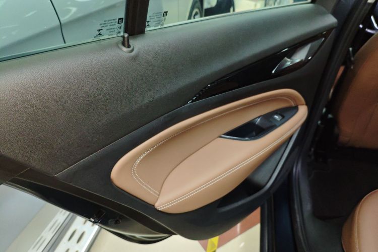 别克 君威 2019款 20T 精英型 国VI中控内饰49