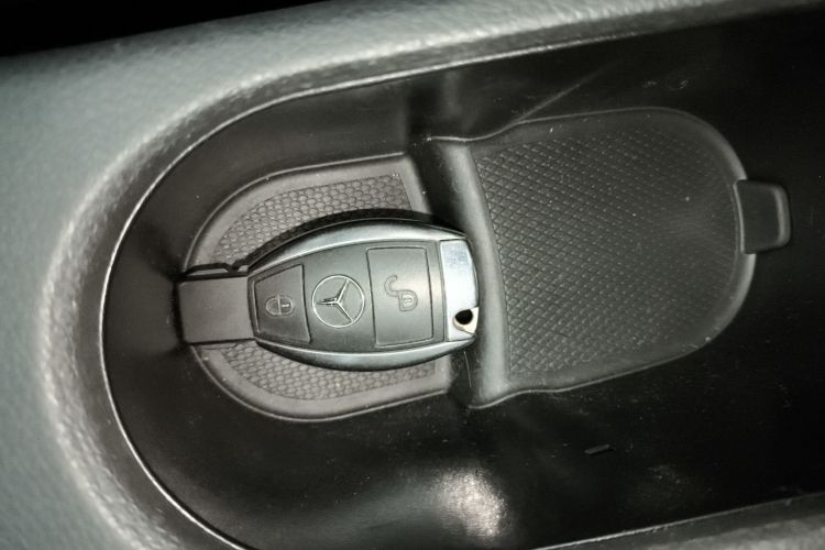 奔驰A级(进口) 2018款 A 200 动感型中控内饰7001