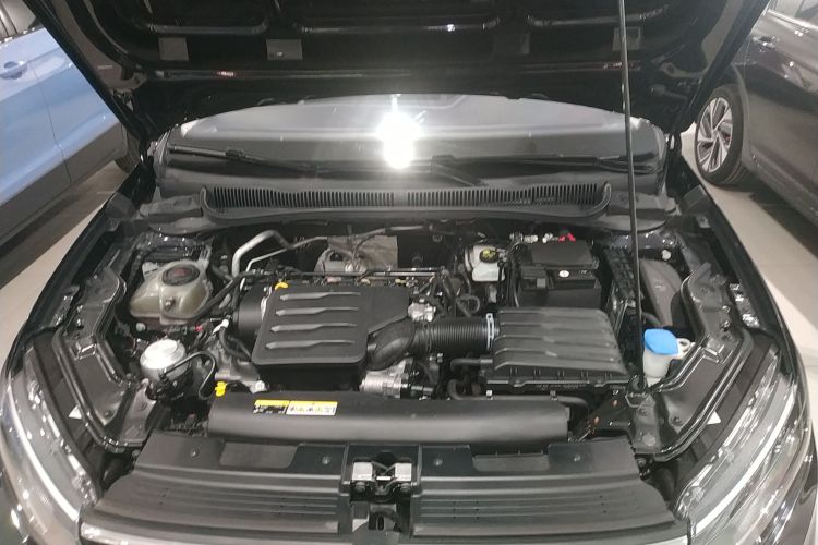 大众 朗逸 2023款 新锐 1.5L 自动新逸版机舱底盘24