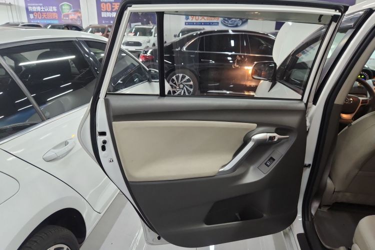 丰田 逸致 2014款 星耀 180G CVT舒适版中控内饰7008