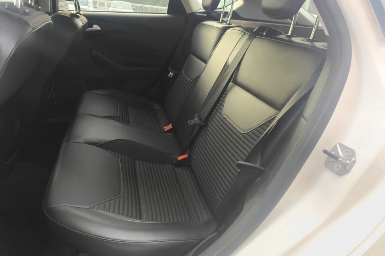 福特 福克斯 2020款 两厢经典 1.5L 自动风尚型中控内饰7004