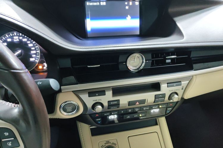 雷克萨斯ES 2015款 200 舒适版局部细节16