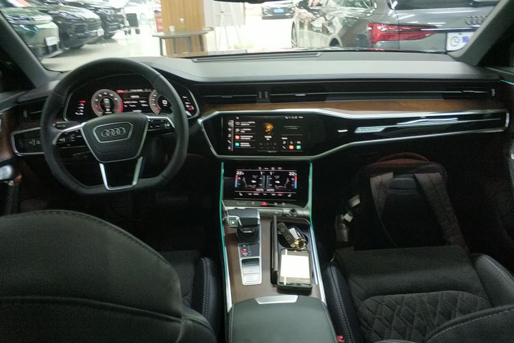 奥迪A6L 2023款 55 TFSI quattro 尊享动感型中控内饰12