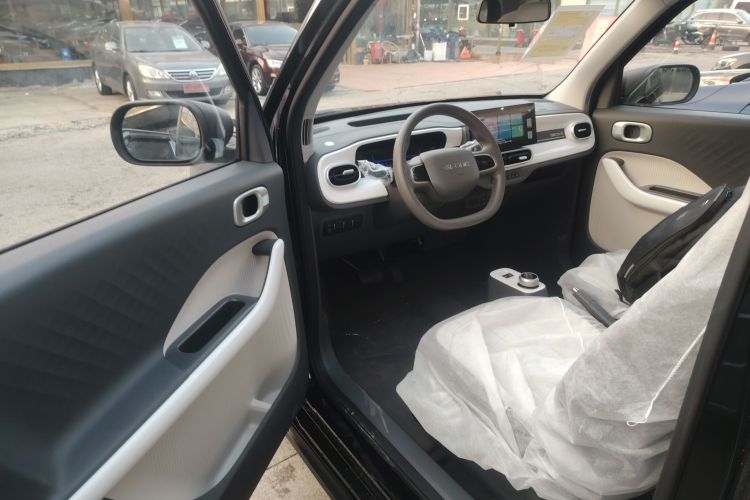 吉利银河 2025款 210km 熊猫卡丁中控内饰20