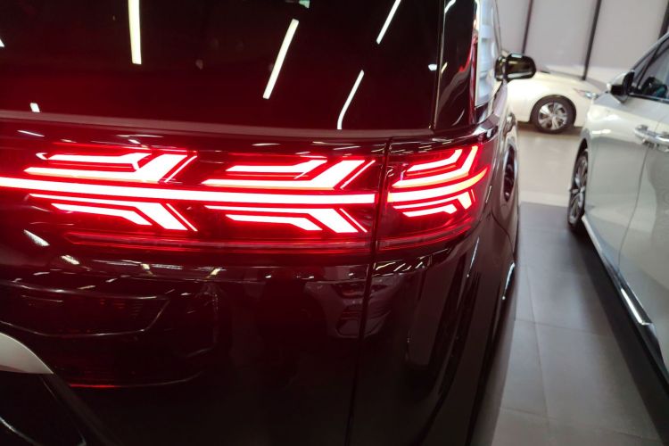 腾势D9 2022款 DM-i 970 四驱尊荣型车身外观9