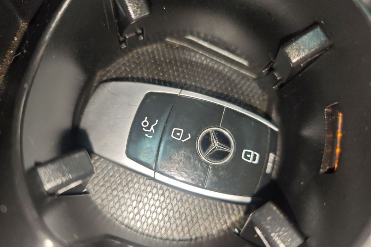 奔驰C级 2019款 C 180 L 时尚型运动版中控内饰7001