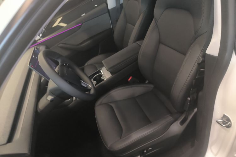 特斯拉 Model Y 2025款 后轮驱动版中控内饰19
