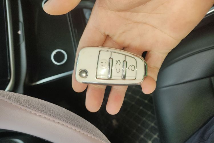 奇瑞 艾瑞泽5 2021款 PRO 1.5L CVT青春版中控内饰7001