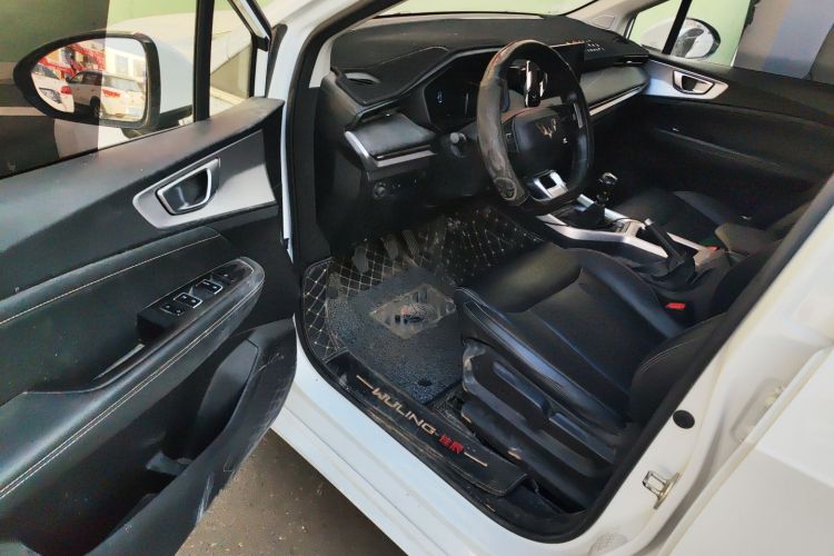 五菱汽车 五菱佳辰 2022款 1.5L 手动轻享舒适型中控内饰20