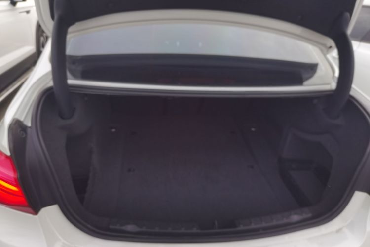 宝马3系 2016款 320Li 进取型机舱底盘23