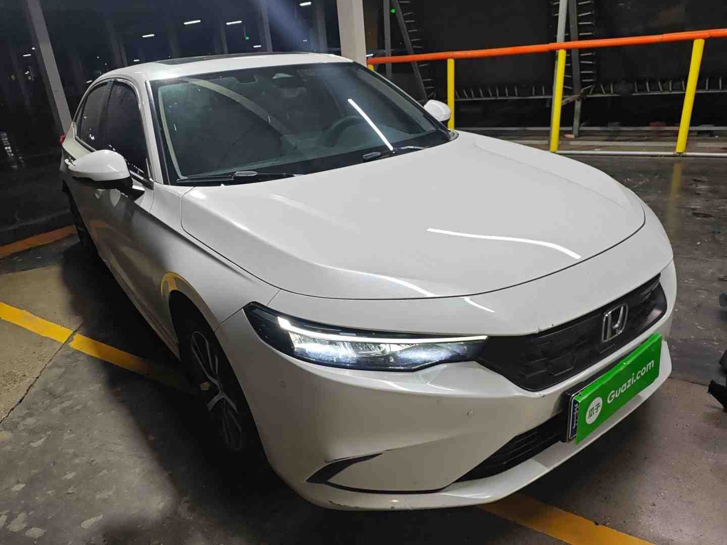 车辆右前45度外观展示