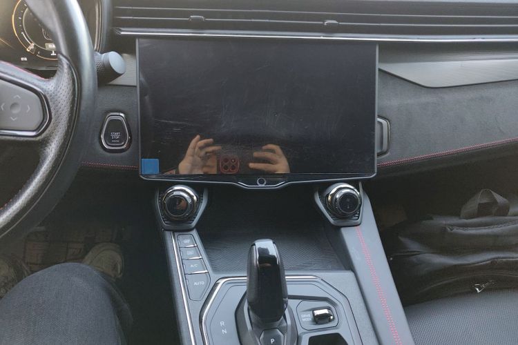 领克05 2020款 2.0TD 四驱劲Halo中控内饰16