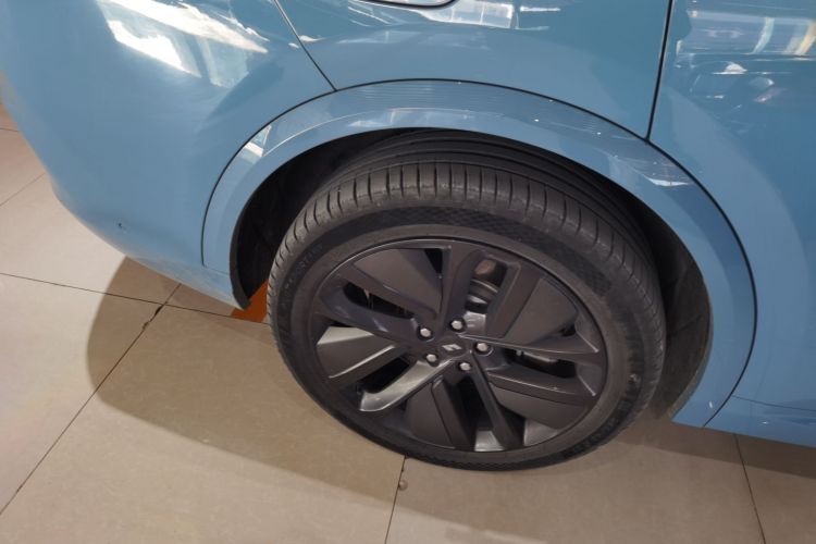 理想汽车 理想L8 2023款 Air车身外观6008