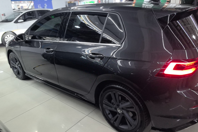 大众 高尔夫 2023款 改款 280TSI DSG R-Line Lite车身外观4