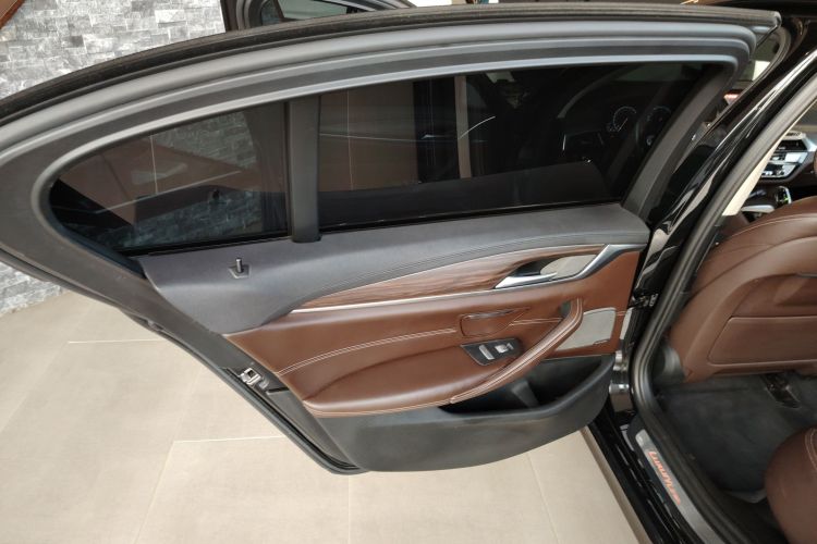 宝马5系 2019款 530Li 尊享型 豪华套装中控内饰7008