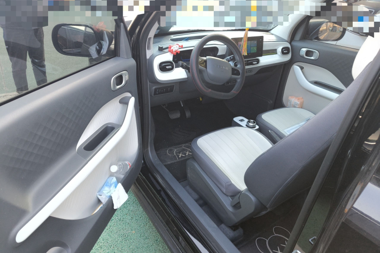 吉利银河 2025款 210km 熊猫卡丁中控内饰7003