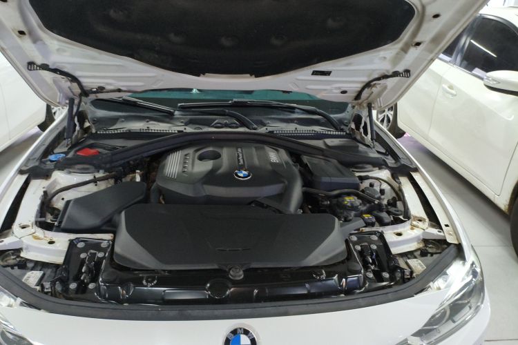 宝马3系 2018款 320Li 领先型M运动套装机舱底盘24