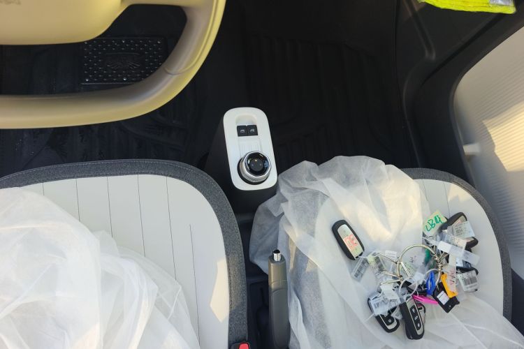 吉利银河 2025款 210km 熊猫骑士中控内饰18