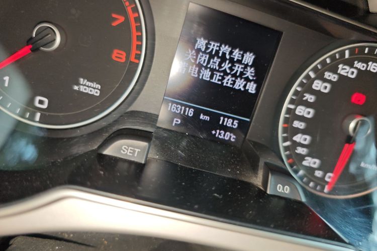 奥迪A4L 2013款 35 TFSI 自动技术型中控内饰15