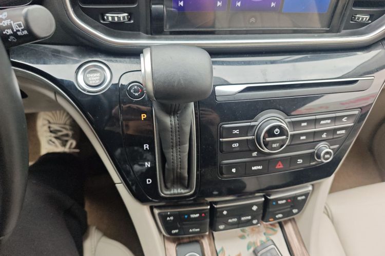 广汽传祺 传祺M8 2018款 320T 尊享版中控内饰18