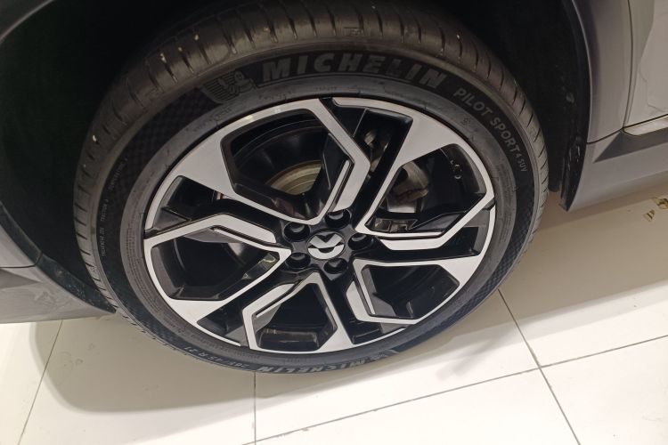 蔚来ES8 2020款 415KM 签名版 六座版车身外观6008