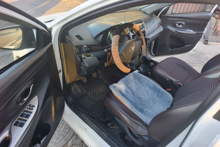 丰田 YARiS L 致炫 2014款 1.3E 手动魅动版中控内饰20