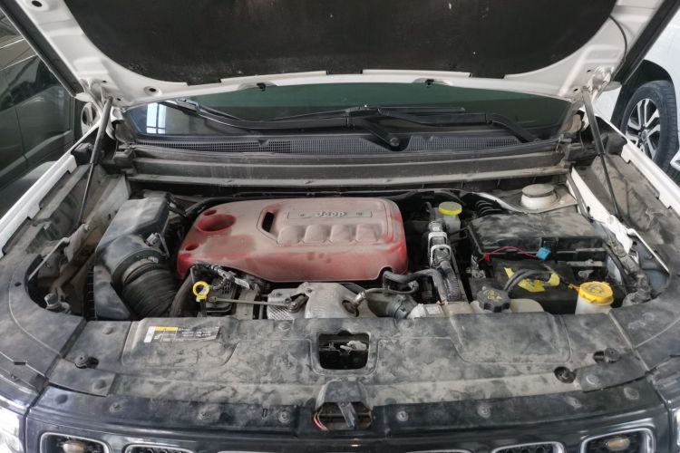 Jeep 大指挥官 2018款 2.0T 四驱悦享版 国V机舱底盘24