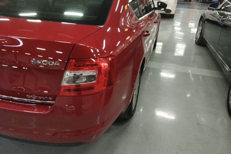 斯柯达 明锐 2015款 1.4TSI 手动逸俊版车身外观9