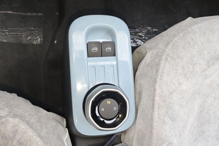 吉利银河 2024款 熊猫mini 200km 耐力熊中控内饰18