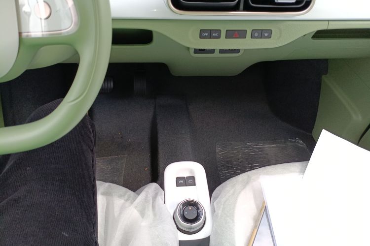 吉利银河 2025款 210km 熊猫骑士中控内饰18