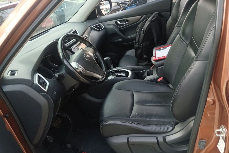 日产 奇骏 2015款 2.0L CVT舒适MAX版 2WD中控内饰19