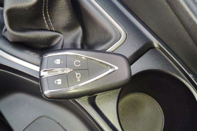 长安 逸动 2020款 PLUS 1.6L GDI 手动豪华型中控内饰7001