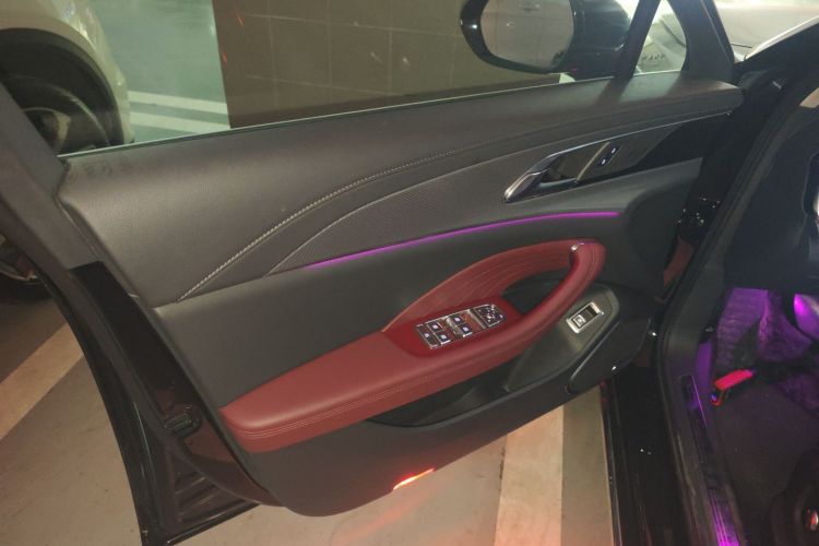 红旗H5 2024款 2.0T 自动智联旗畅版中控内饰7007