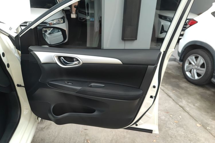 日产 轩逸 2019款 经典 1.6XE CVT舒适版中控内饰7005