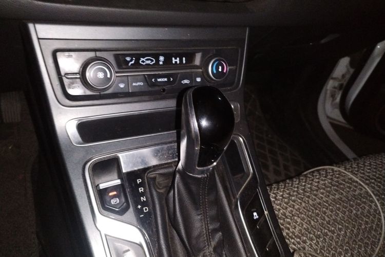 吉利汽车 帝豪 2020款 1.5L CVT豪华型中控内饰18