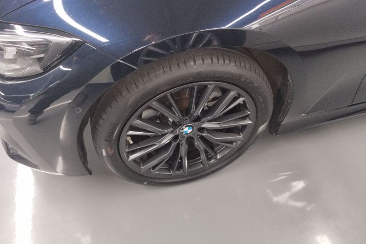 宝马3系 2022款 325i M运动曜夜套装车身外观6007