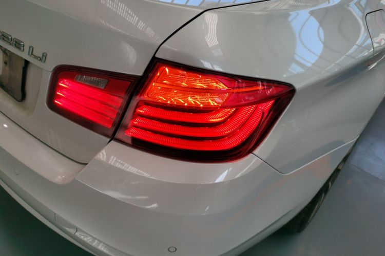 宝马5系 2014款 528Li xDrive领先型车身外观9