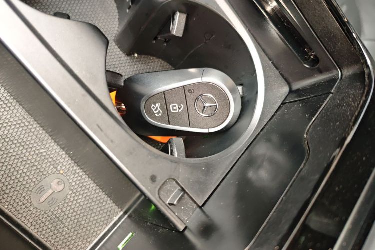 奔驰C级 2025款 改款 C 260 L 运动版中控内饰7001