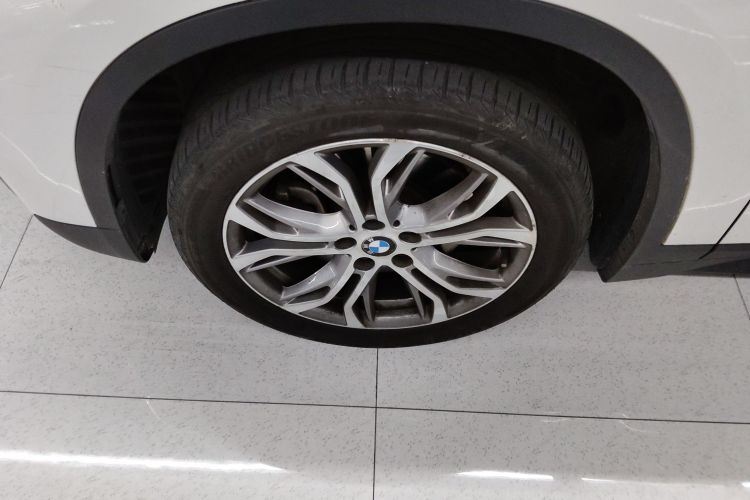 宝马X1 2019款 sDrive20Li 领先型车身外观6007