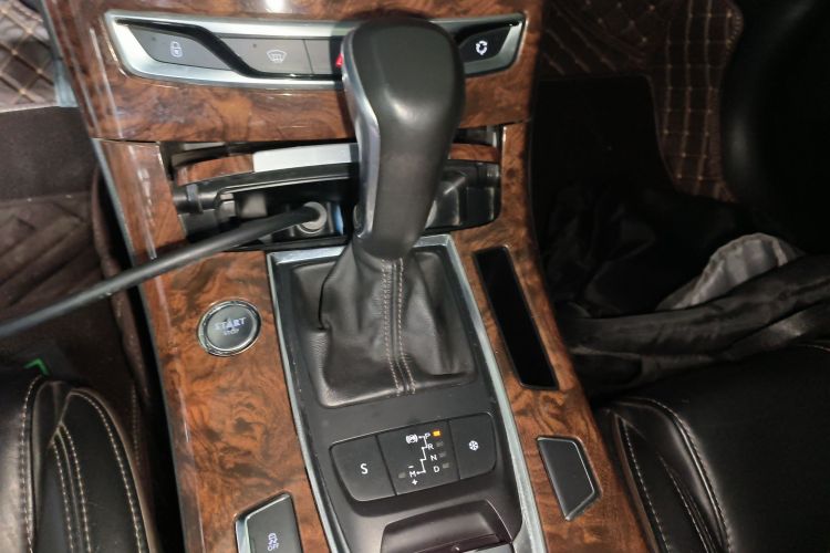 东风风神 东风A9 2016款 1.8T 尊贵型局部细节18