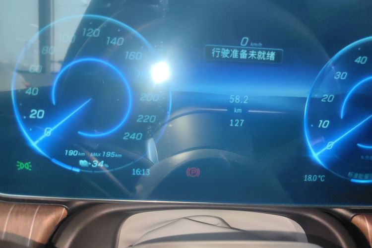 奔驰EQE SUV 2023款 350 4MATIC 先锋版中控内饰14